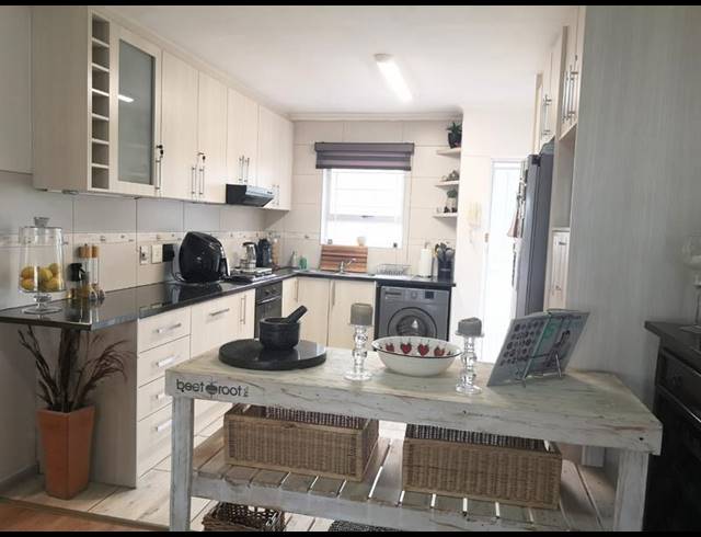 2 BEDROOM APARTMENT FOR SALE IN WEST BEACH